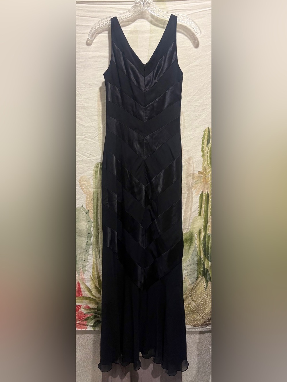 Tadashi Vintage Long  Black V Neck Gown 🌵